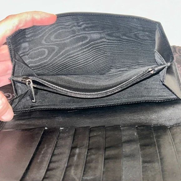 Vintage Gucci Black Leather Long Bifold Flap Wallet.  Clean Corners! - Picture 8 of 10